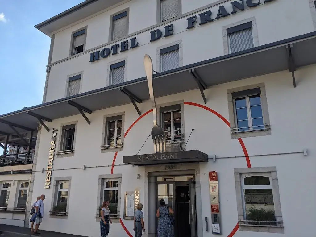 Tanya Mercer-DATY_Le France_Villers-le-Lac_review