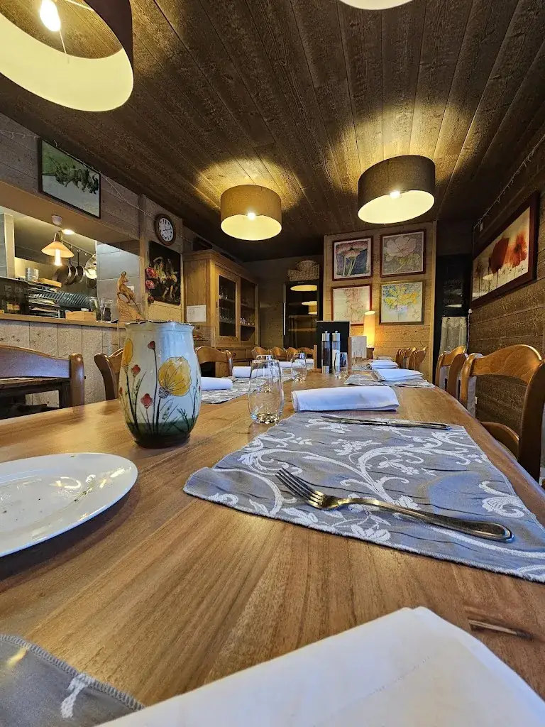 Terroirs et Millésimes restaurant in Sapins