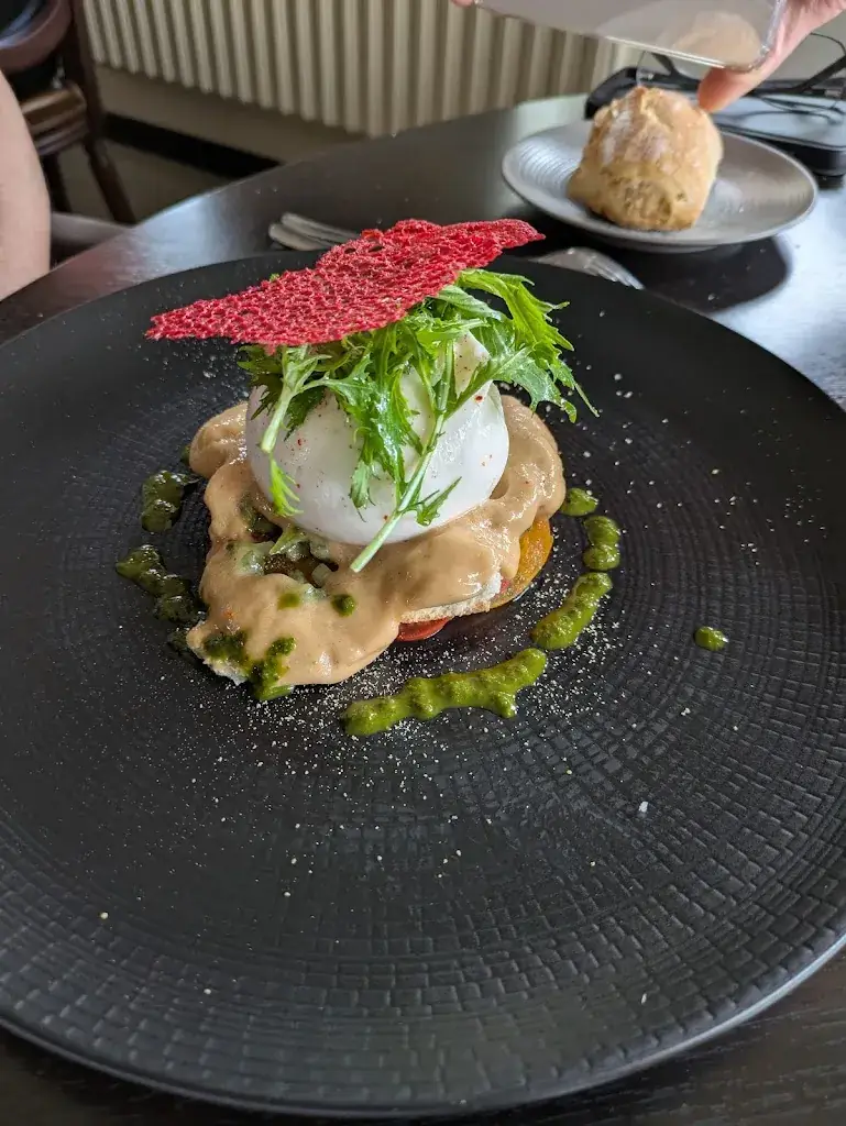 INNOCENTE georges_Entre-Roches_Ville-du-Pont_review