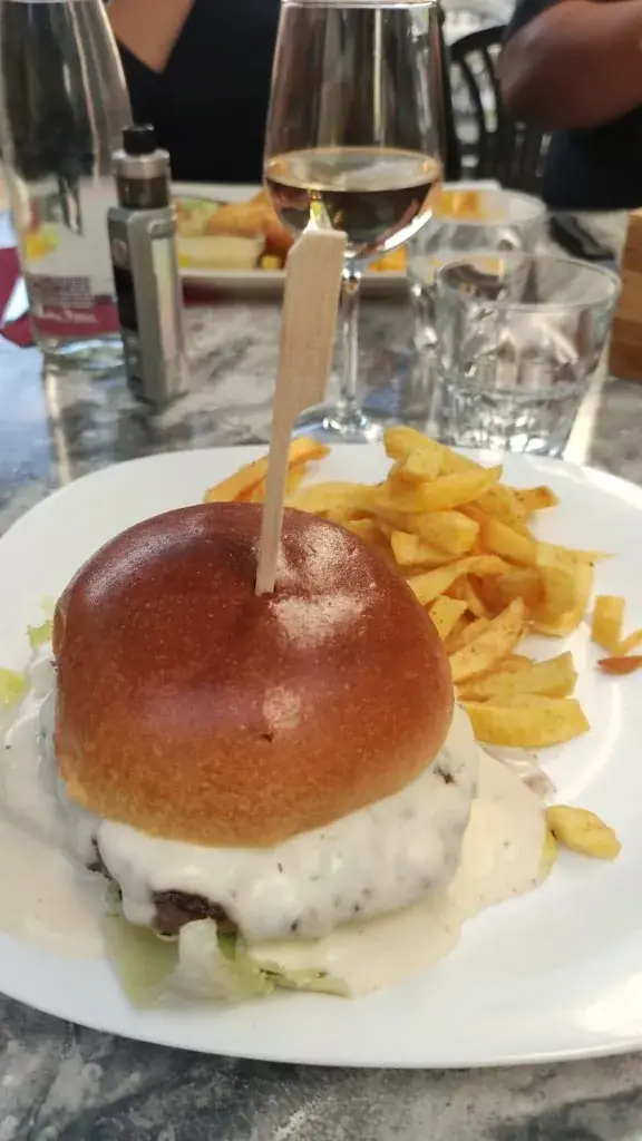 Gonzo du 89_Les 3 Cailloux pub/restaurant_Gurgy_review