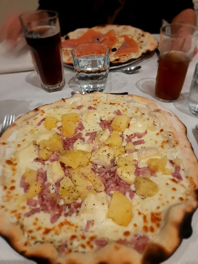 Léa_Au Coin du Feu_Gy_review