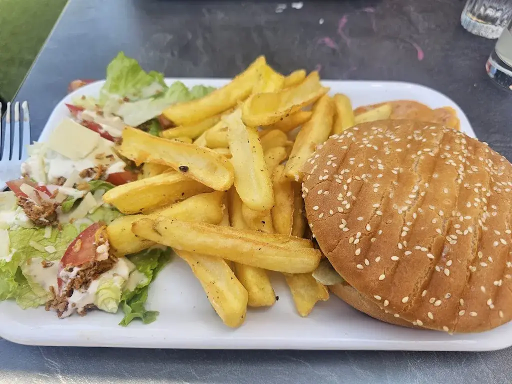 Rose Aliende_Le QG_Gueugnon_review