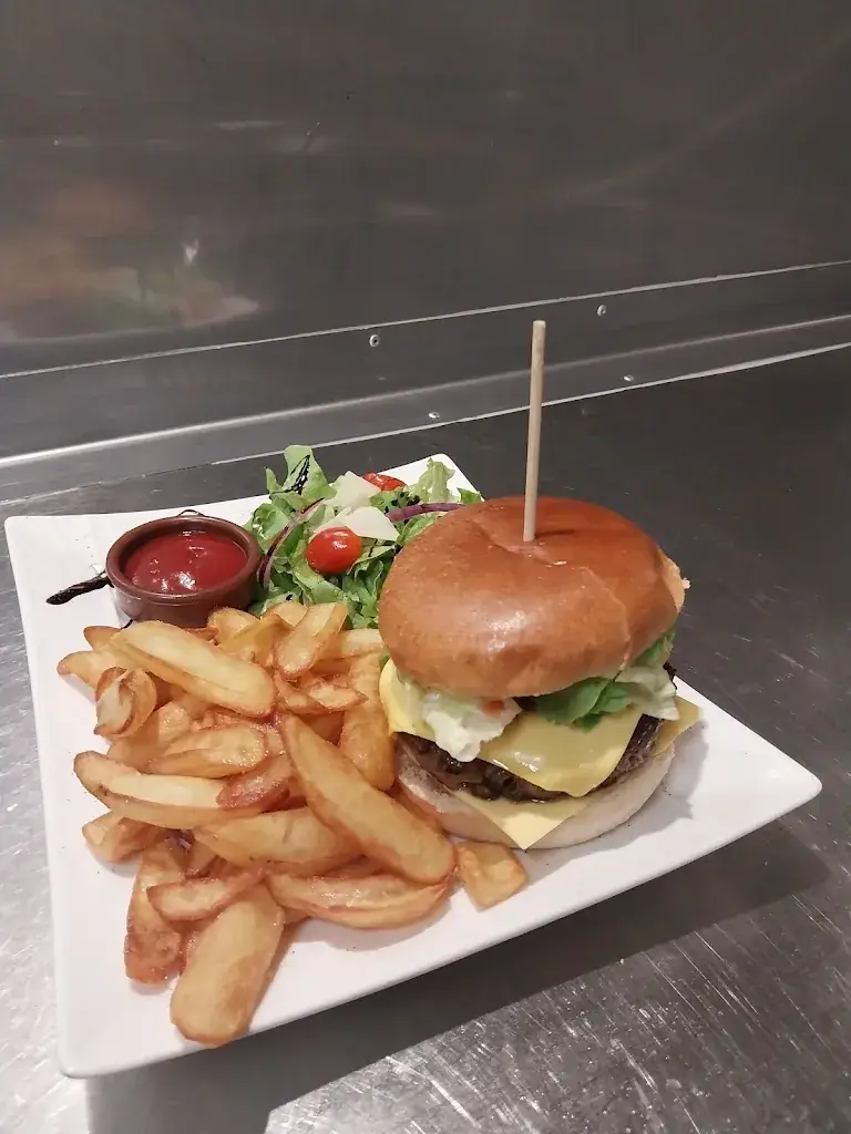 La Petite Taverne_Beaurepaire_slider_image_2