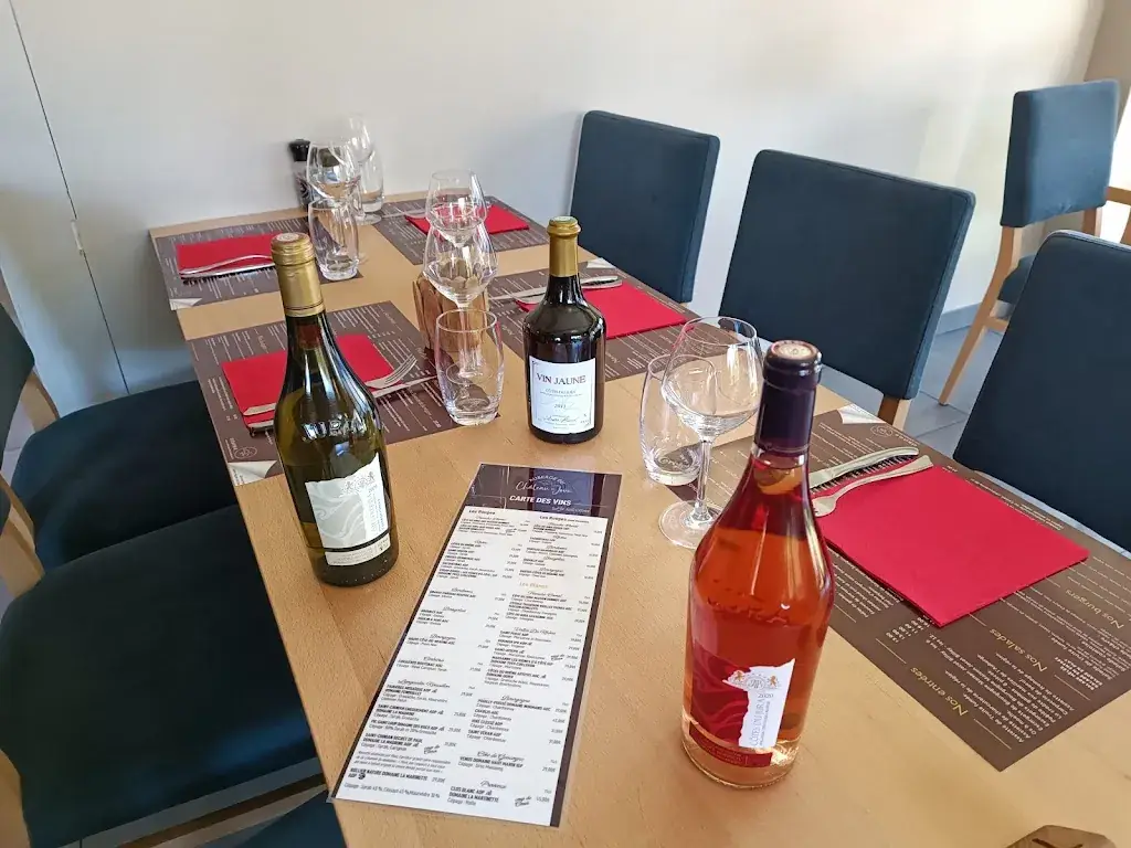 Contact Hôtel Auberge du château de joux restaurant in Cluse-et-Mijoux