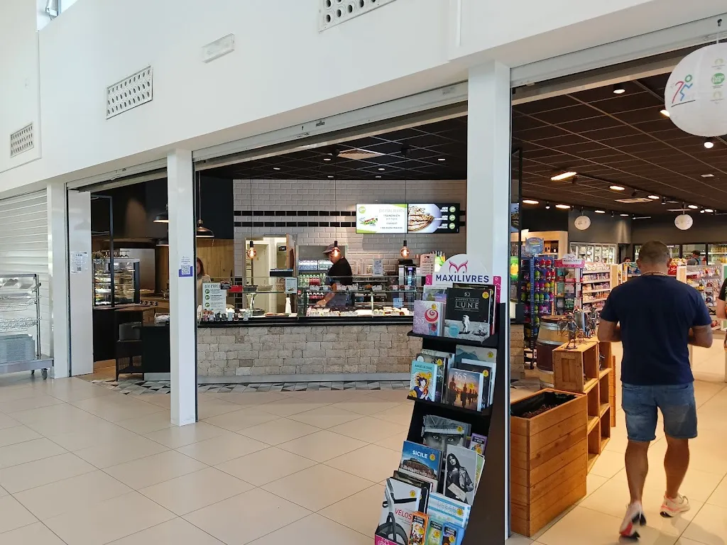 LEO BISTROT - AIRE DE GEVREY-CHAMBERTIN OUEST restaurant in Gevrey-Chambertin