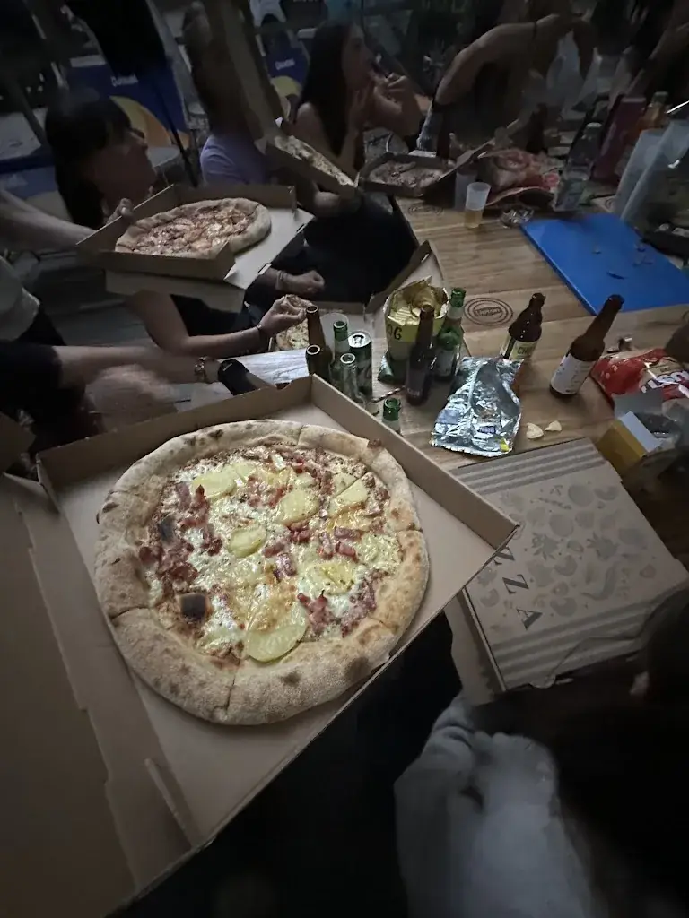 Pizza vostra_Gevrey-Chambertin_slider_image_3