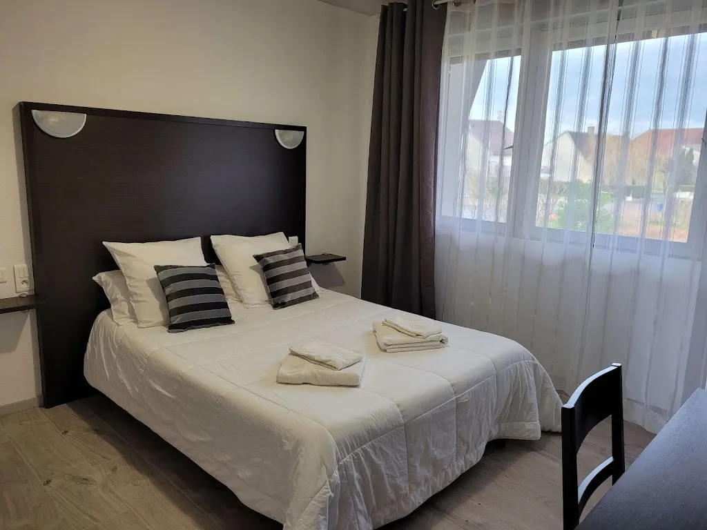 HOTEL RESTAURANT DE LA CROIX BLANCHE_Beaurepaire-en-Bresse_slider_image_1