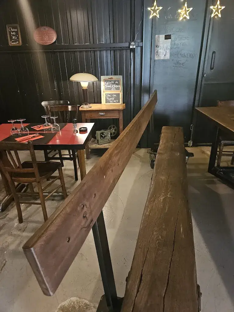 Corby Dive_L'USINE_Chapelle-de-Guinchay_review