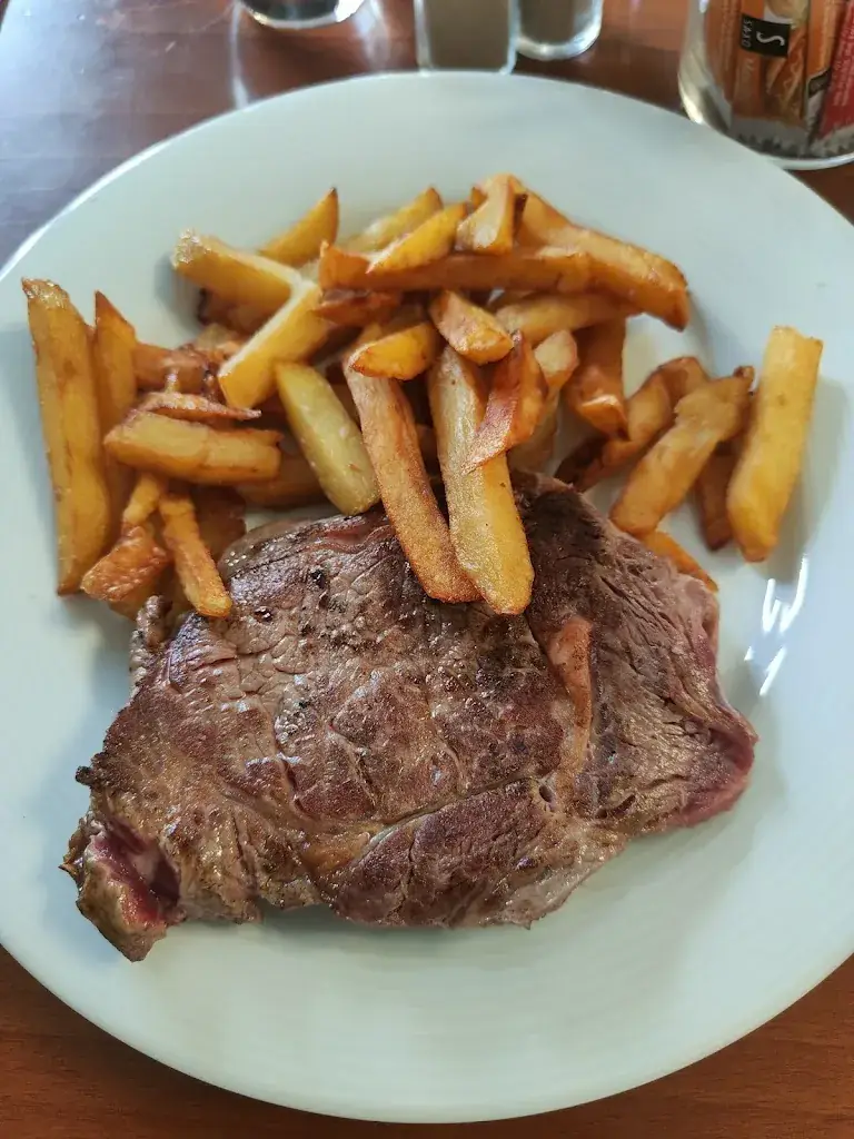 Au CK restaurant in Chapelle-de-Guinchay