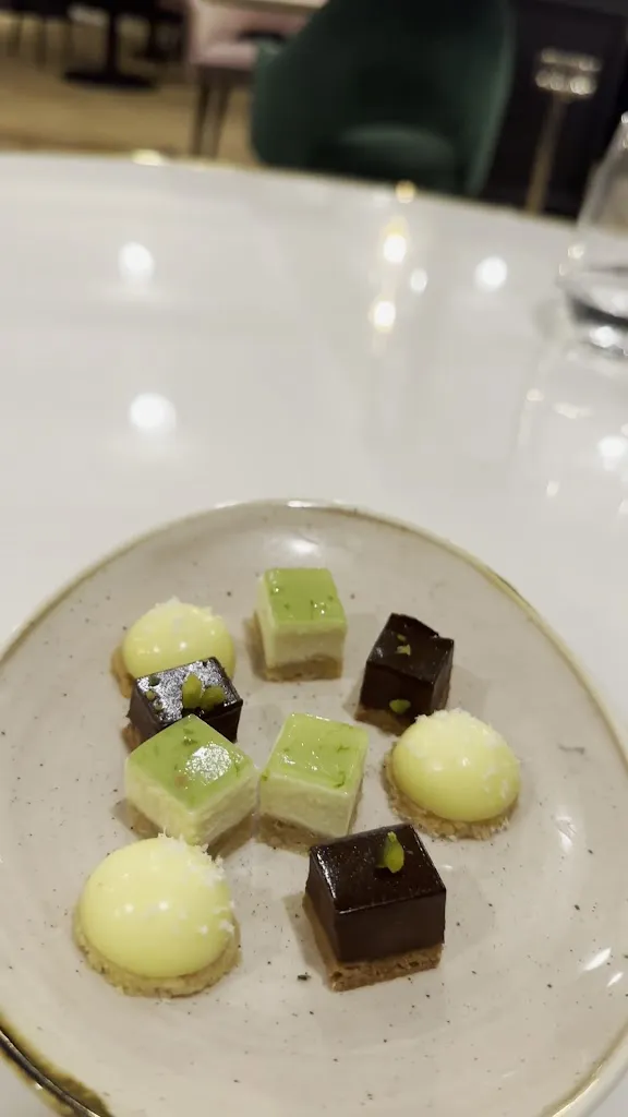 Ermitage de Corton_Chorey-les-Beaune_slider_image_2