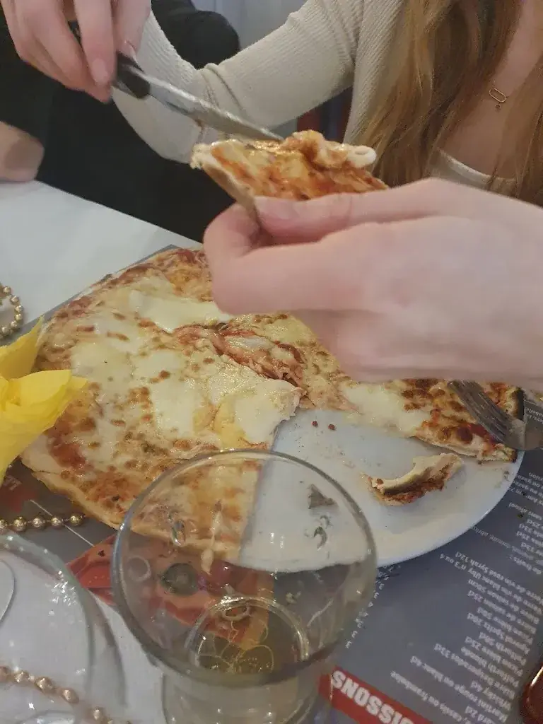 Ursula Girard_Restaurant Pizzeria Les 2 Clefs_Héricourt_review