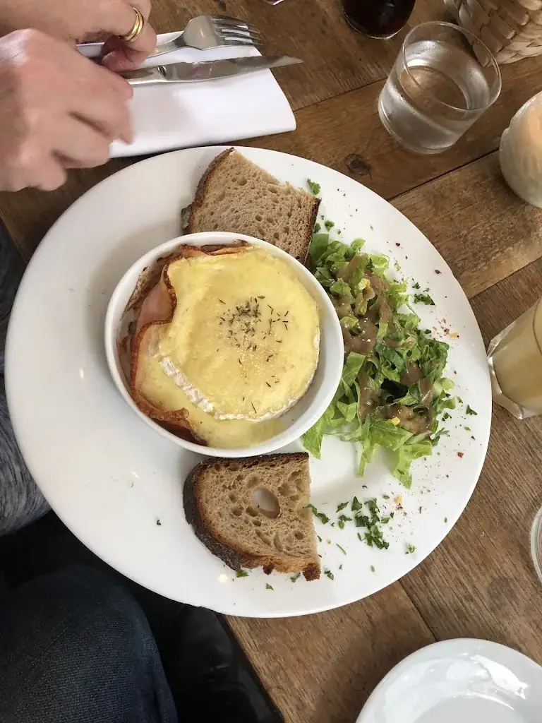 Tony Ridley_Beaurepaire Ambassade du Béarn - Restaurant Paris Terrasse_Paris_review