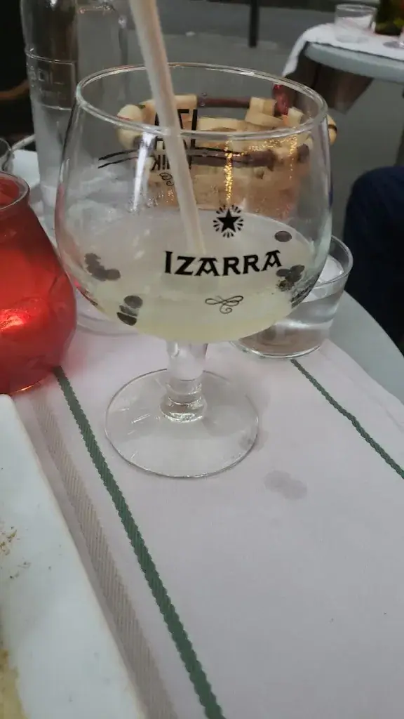 Archeon C_Beaurepaire Ambassade du Béarn - Restaurant Paris Terrasse_Paris_review