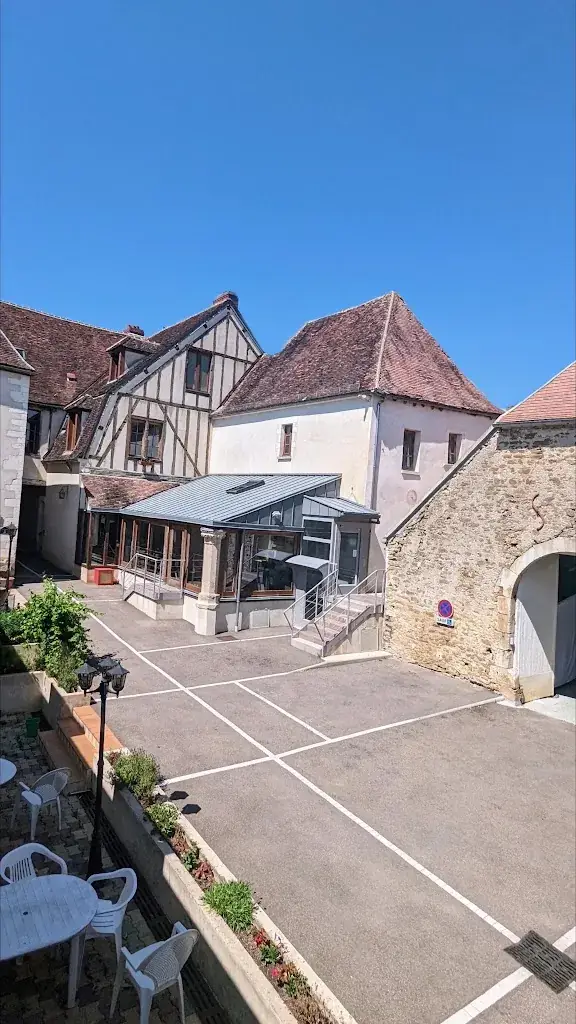 Logis Hôtel Relais Saint Vincent ristorante a Ligny-le-Châtel