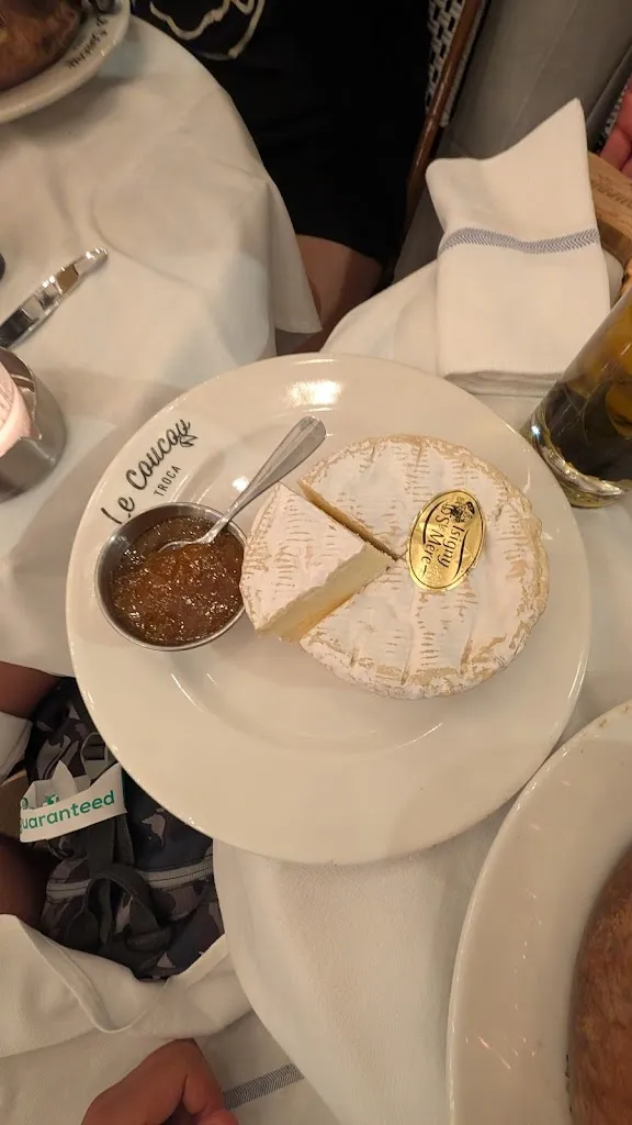 Nicolás Venegas Oliva_Le Bistro de Longchamp_Paris_review