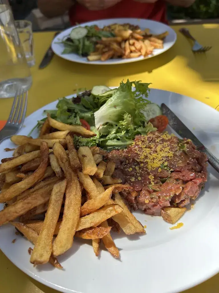 R M the Scot_Longchamp Palace_Marseille_review