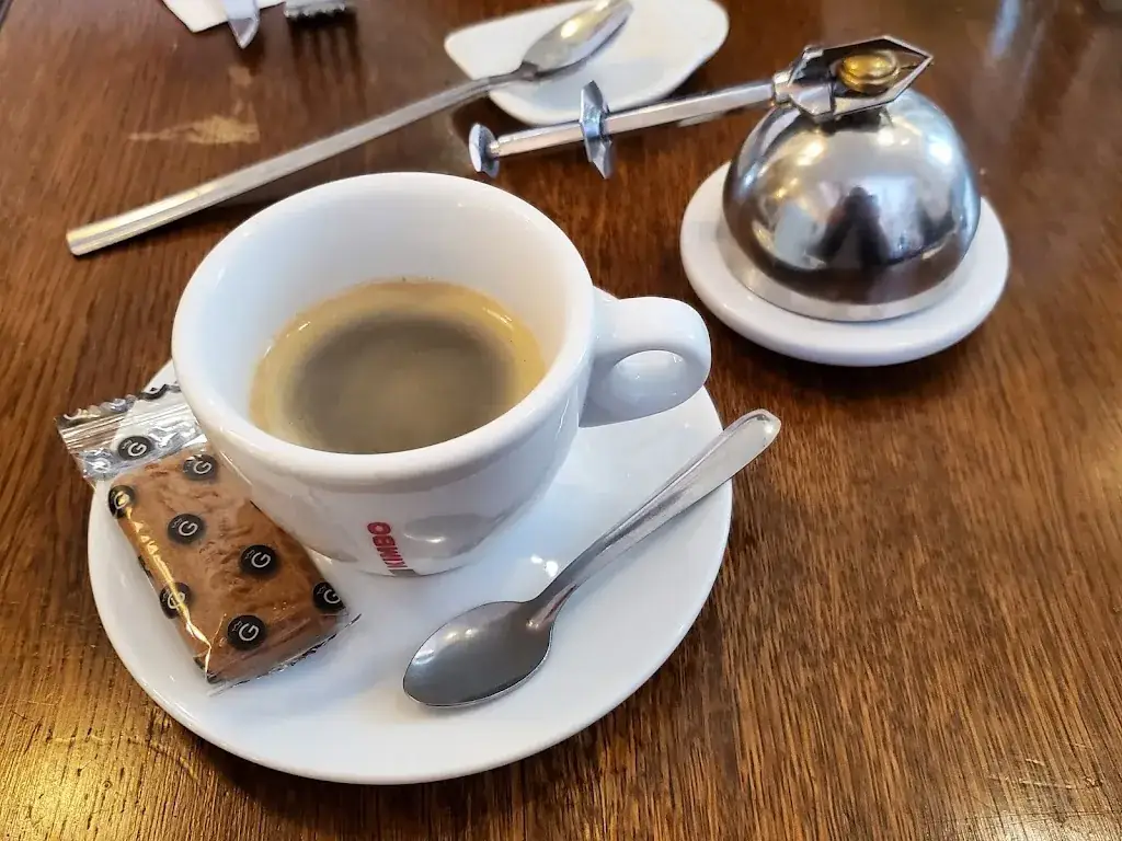 Dmitry Berezhnoy_La station_Joigny_review