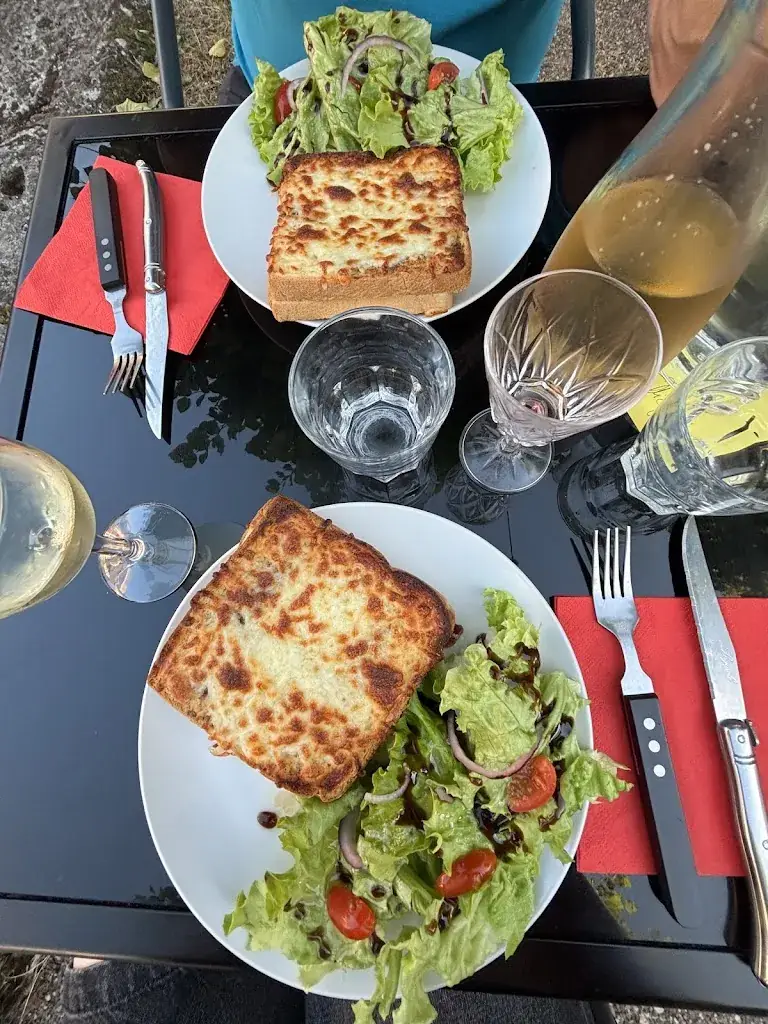 Manon Le fellic vignot_La station_Joigny_review