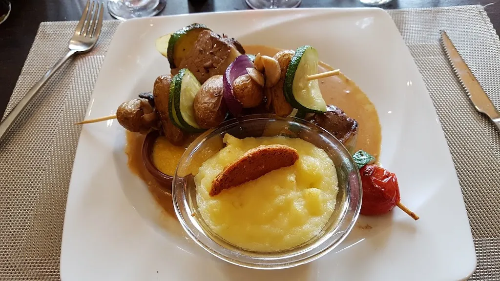 Restaurant Le Paris Nice_Joigny_slider_image_2