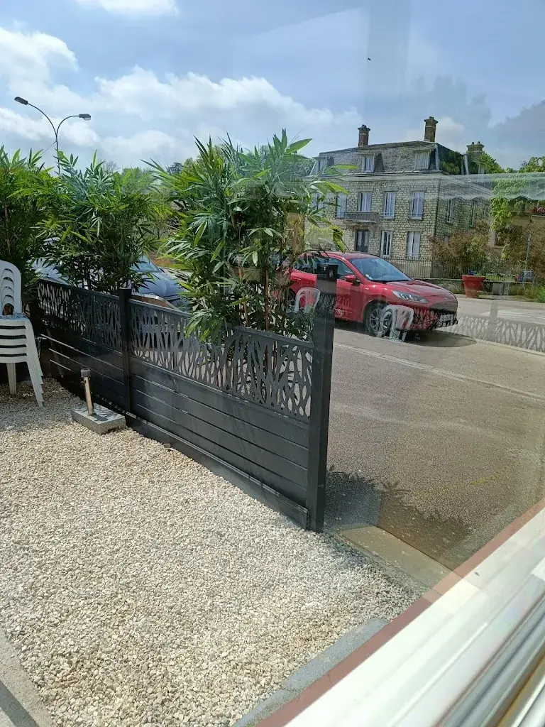 Siobhan Dolan-Charles_Restaurant de la Gare_Saint-Julien-du-Sault_Bewertung