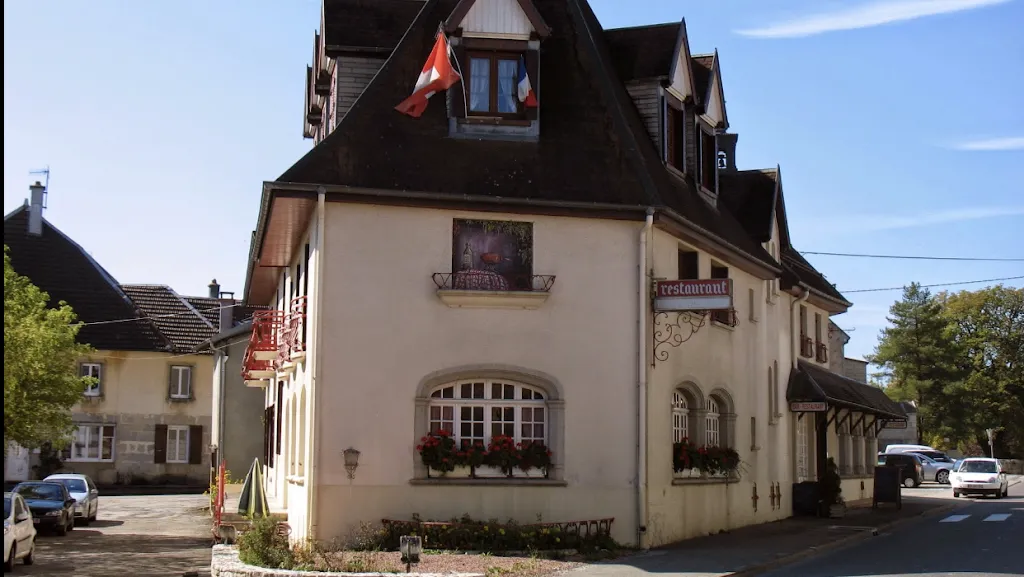 Restaurant Guyot Le Commerce_Levier_slider_image_3