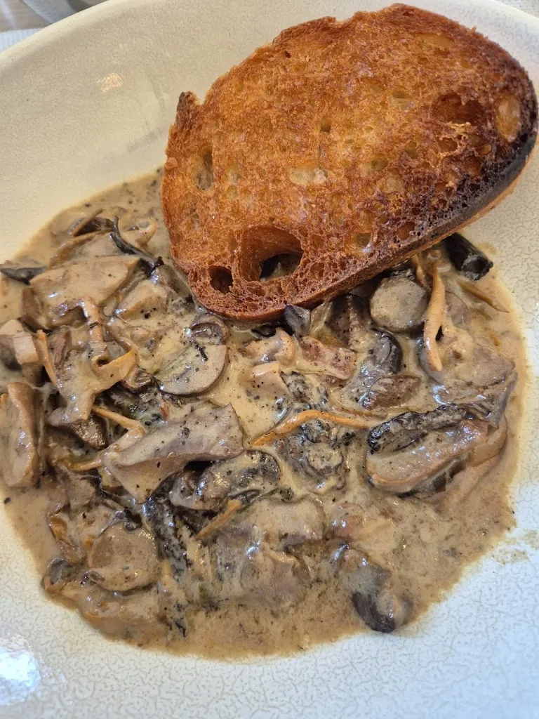 Cianfrani Christophe_Restaurant de l'Enclos  ouvert le soir sur réservation_Levier_review