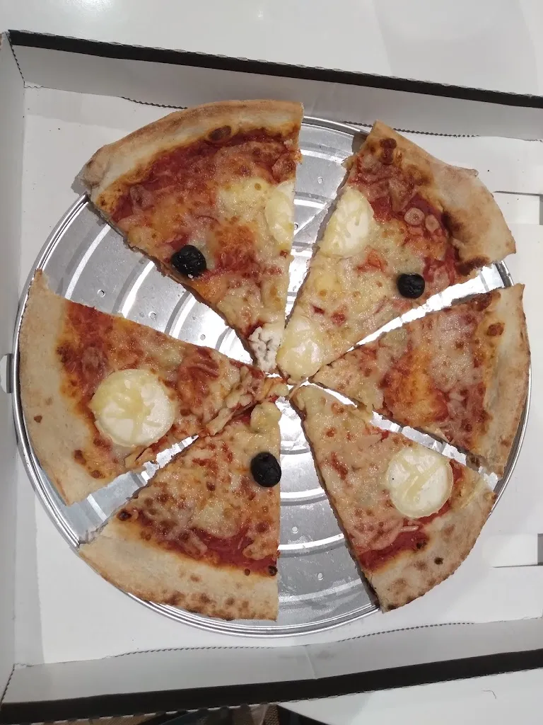 amandine turbot_Pizz'a casa_Levier_review