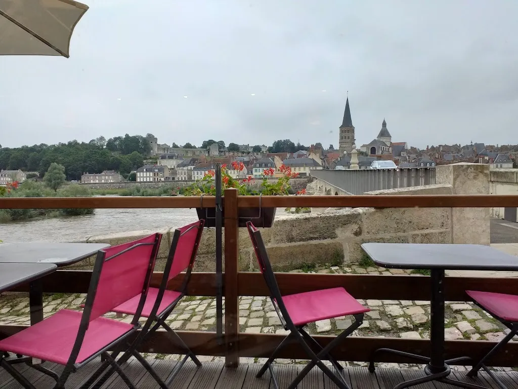 Le Saint Pa IV restaurant in Charité-sur-Loire