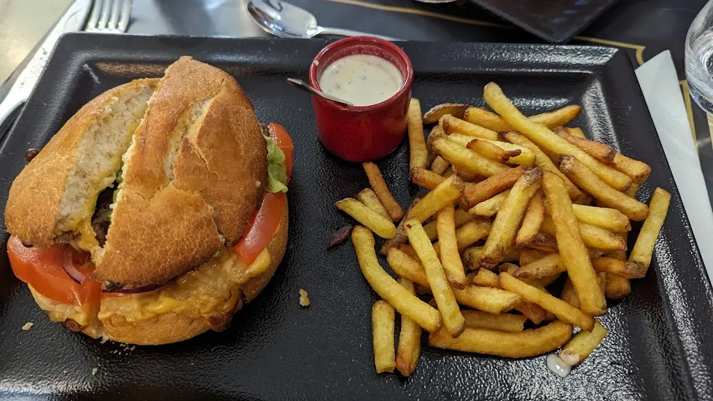 Rainer Gruen_Le Central_Charité-sur-Loire_recensione