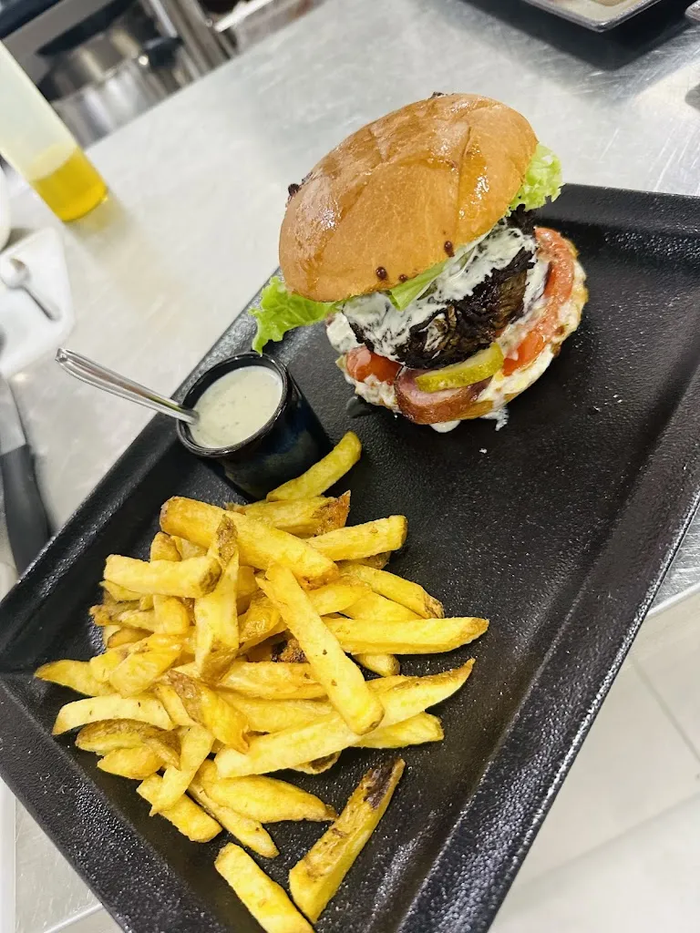 Le Central_Charité-sur-Loire_slider_image_3