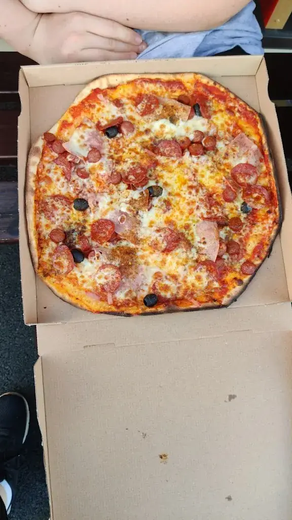 Aude Pallois_Le Kiosque à Pizzas_Charité-sur-Loire_review