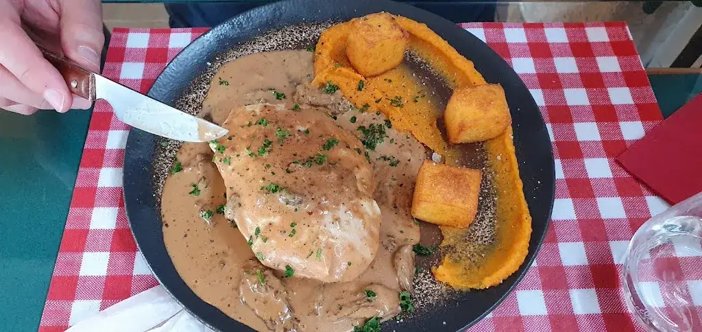 Ewa Bosak_Le bouchon Losnais_Saint-Jean-de-Losne_review