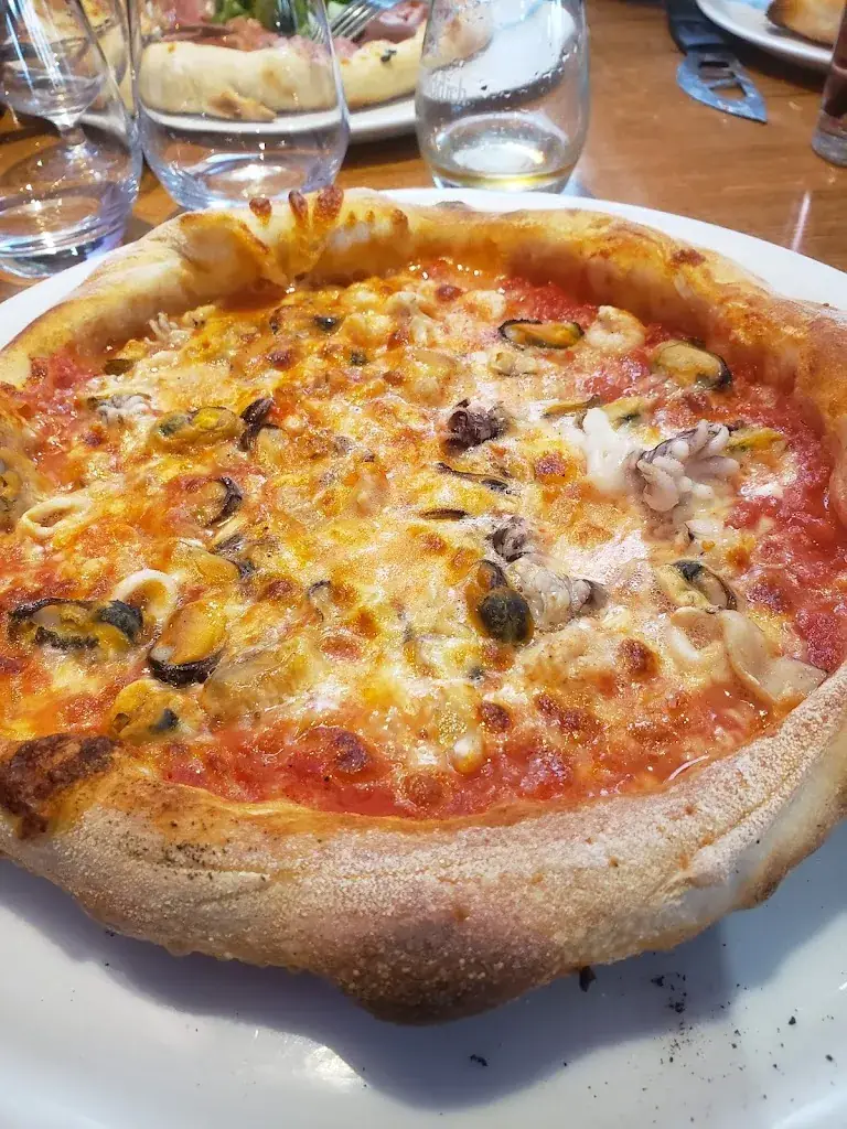 Richard Vuillermet_PIZZA NAPOLI_Lavans-lès-Saint-Claude_review