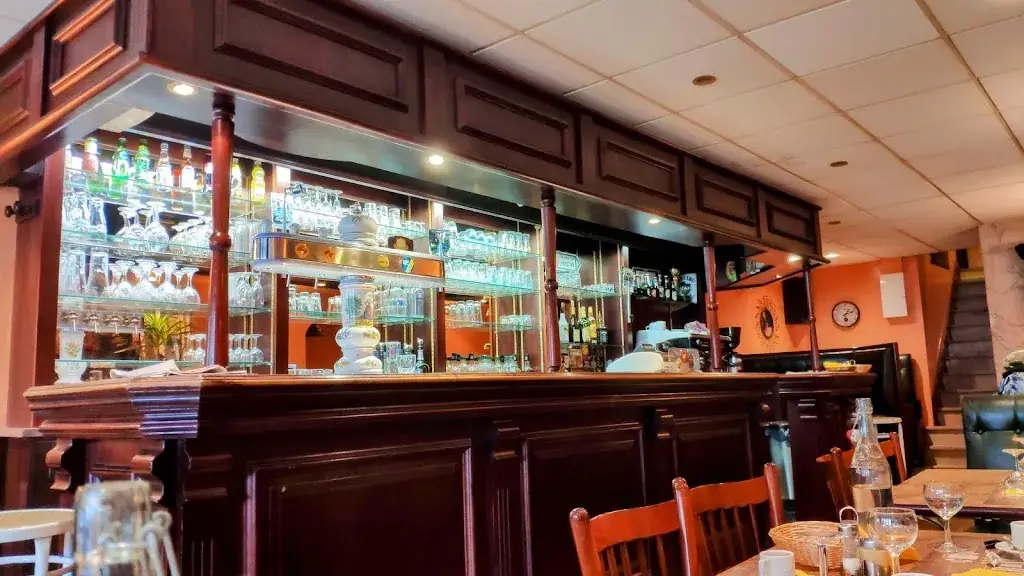 Sophie MAHOUIN_Bar Central_Saint-Claude_review