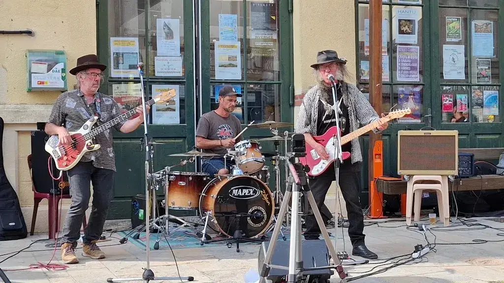 Nolleke Lieffering_Le Grand Cafe Chez Carlos_Lormes_recensione