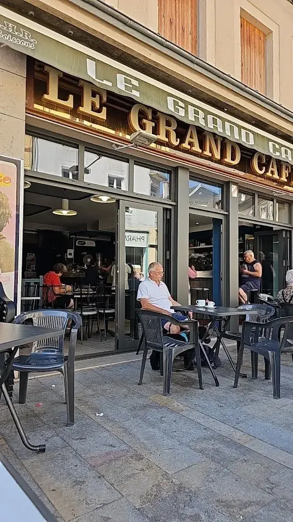 Le Grand Cafe Chez Carlos ristorante a Lormes