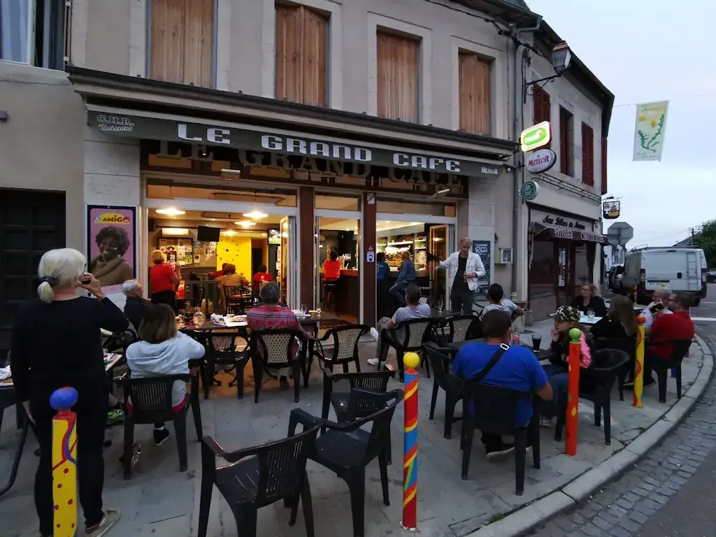 Le Grand Cafe Chez Carlos_Lormes_slider_image_2