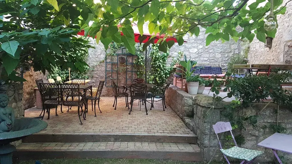 La Zone Bleue restaurant in Lormes