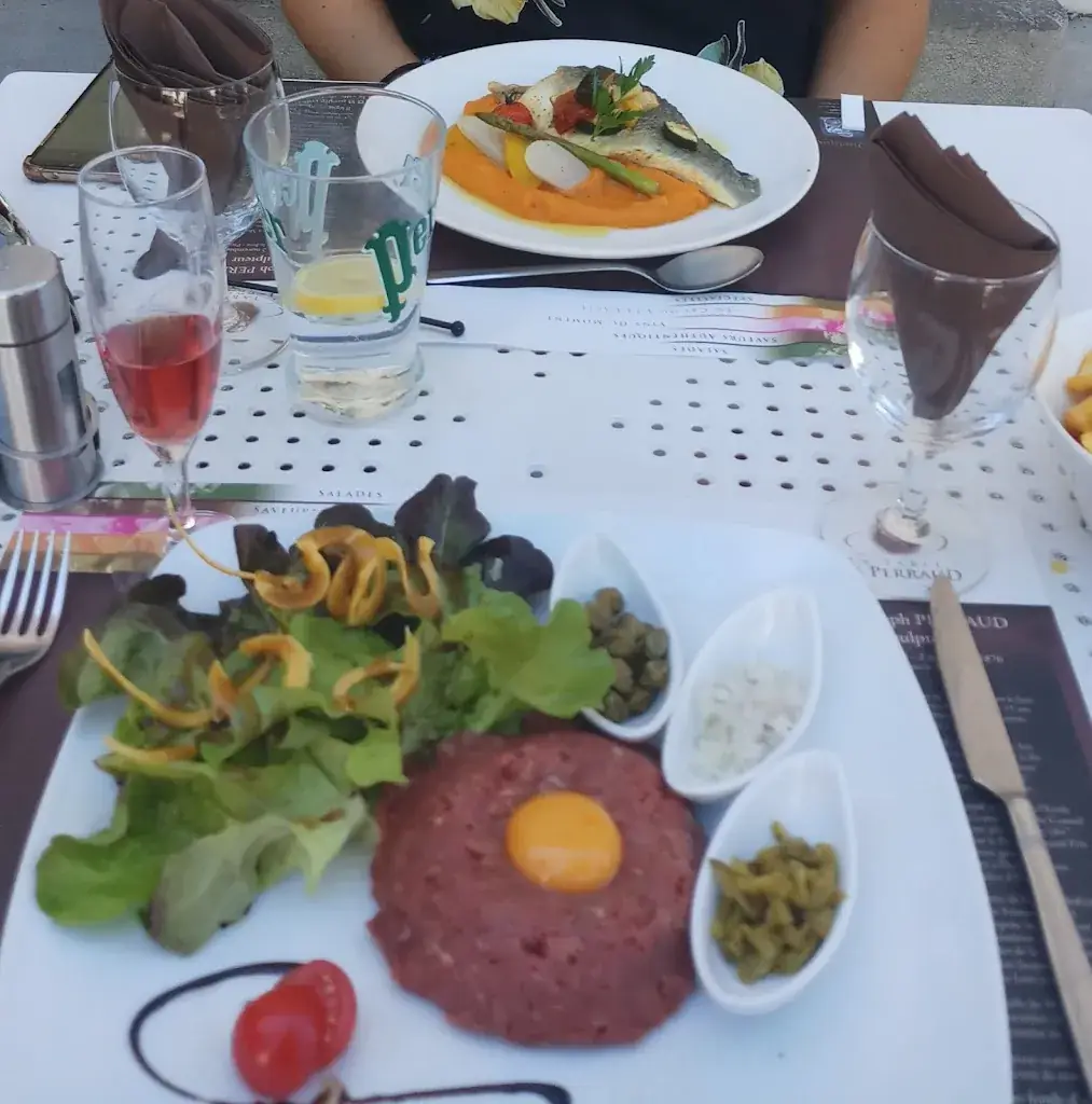 Lerato Islam_LA TABLE DE PERRAUD_Lons-le-Saunier_review