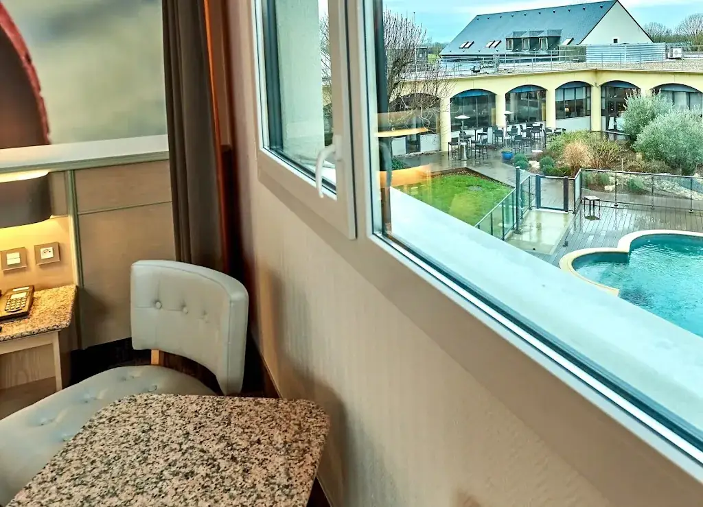 Hôtel Restaurant Le Paddock restaurant in Magny-Cours