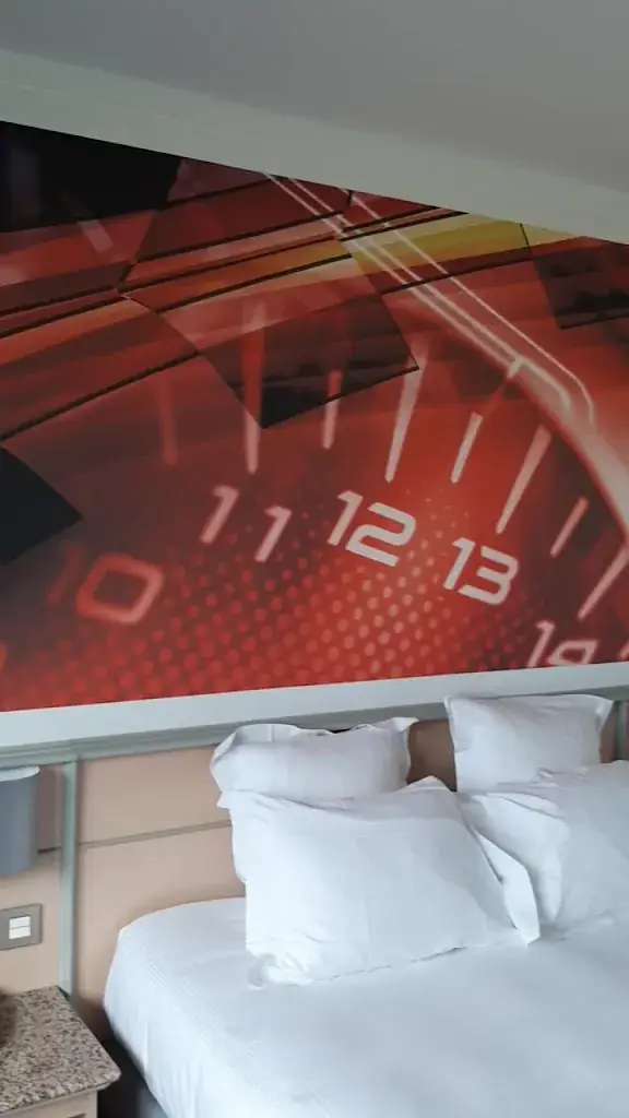 Hôtel Restaurant Le Paddock_Magny-Cours_slider_image_2