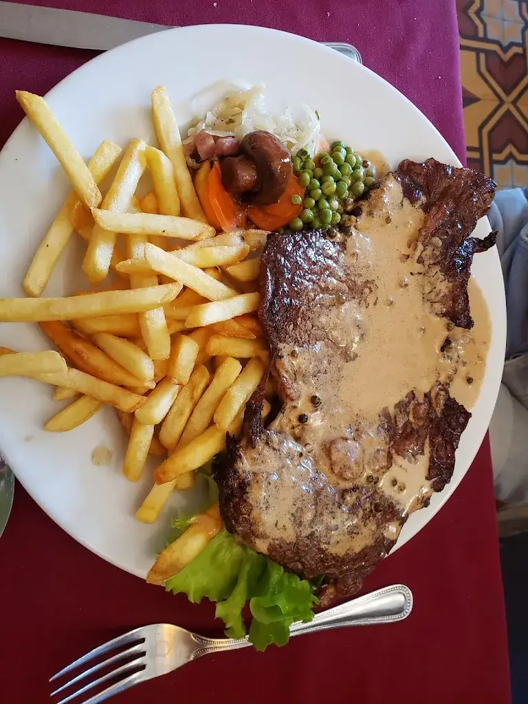 Le commerce restaurant in Marnay