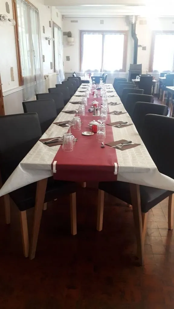 Les Varennes_Pin_slider_image_3