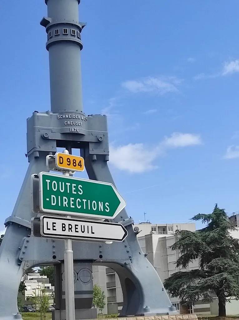 Cyril C_Le Marteau-Pilon_Creusot_review