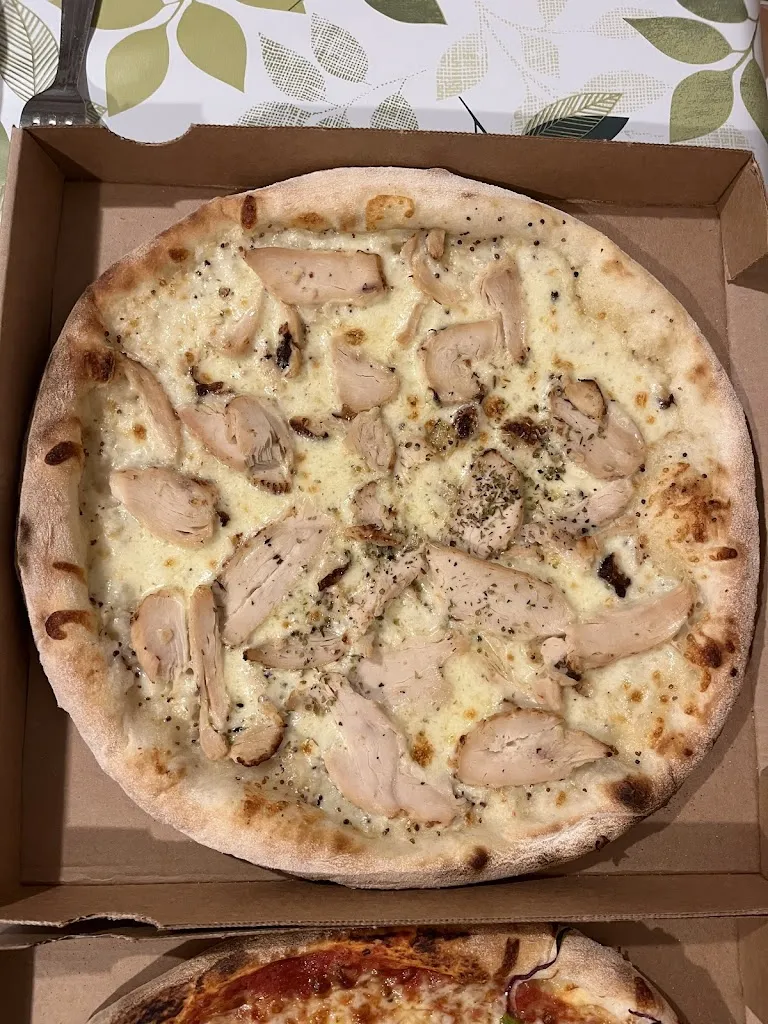 Clara Roriz_Eh ! La Pizza_Marcigny_review