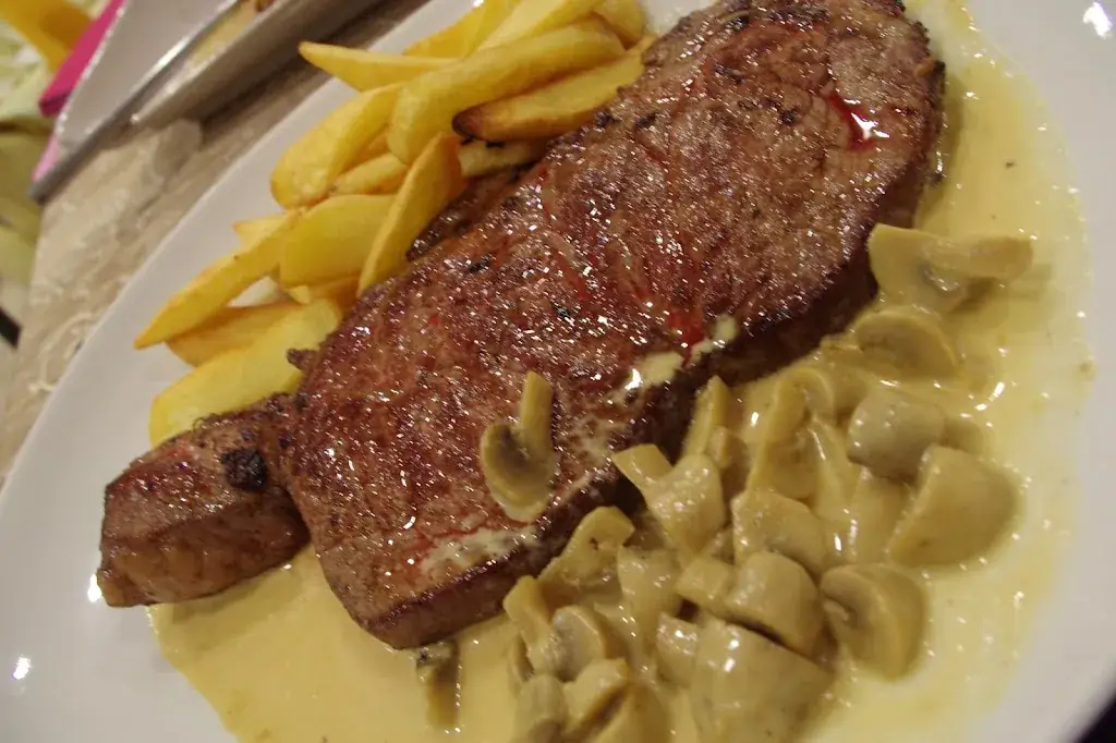 Le Première Ligne Bar Restaurant_Chambilly_slider_image_2