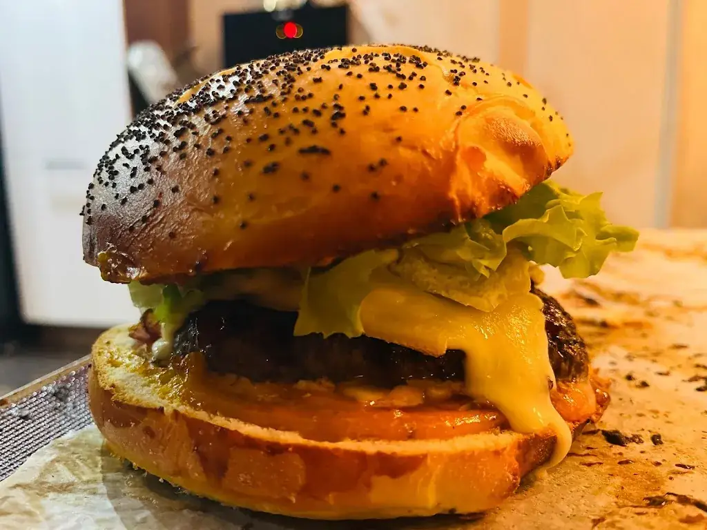 " Les Pieds sous la table " Restaurant in Marmagne