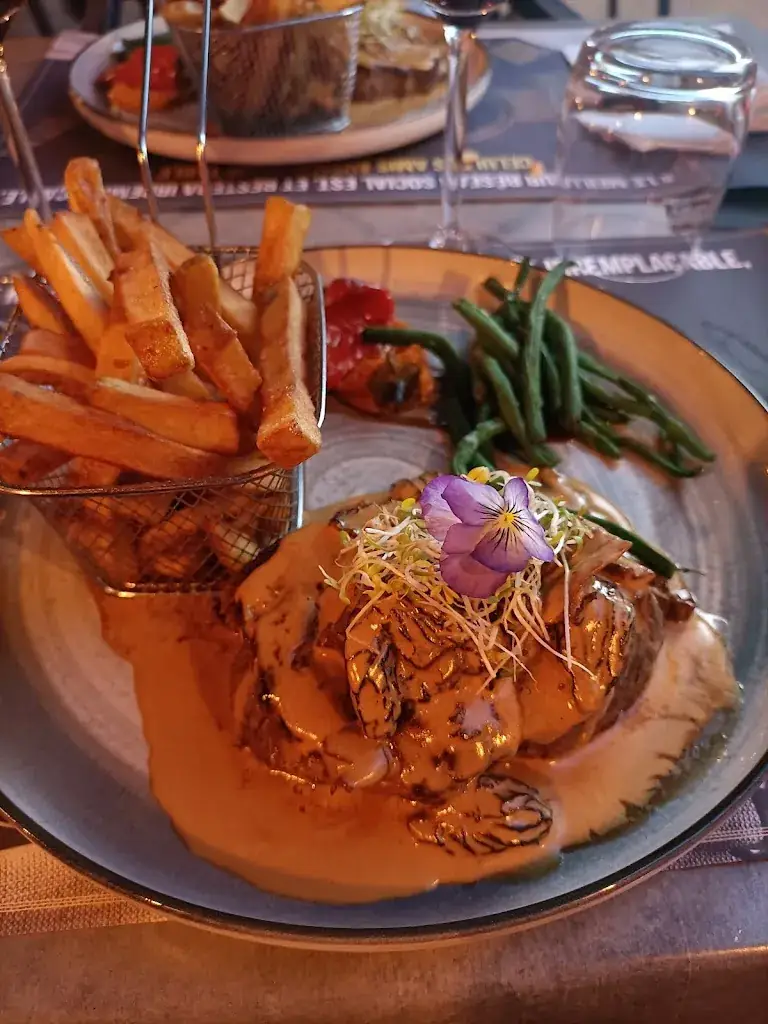 Bée Jean-Claude_La Calèche Méziré_Méziré_review