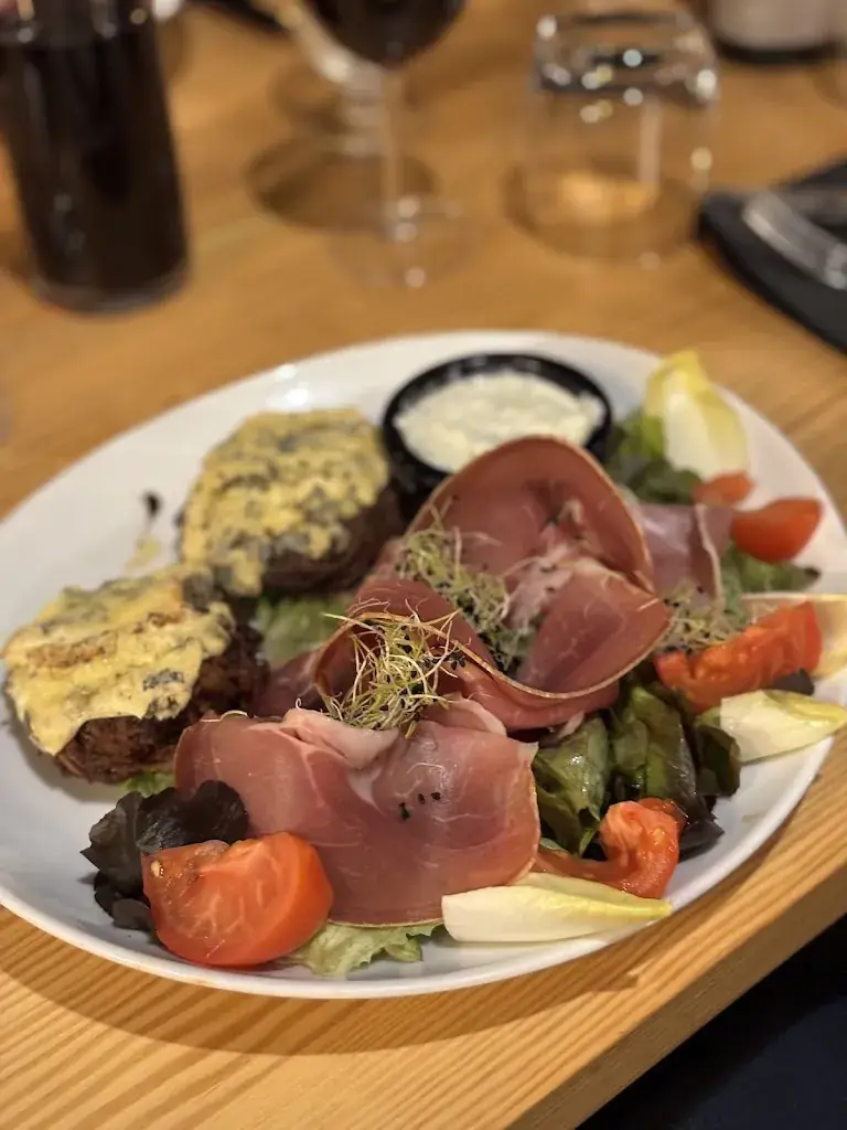 VILLA GARDEN_Bas-en-Basset_slider_image_2