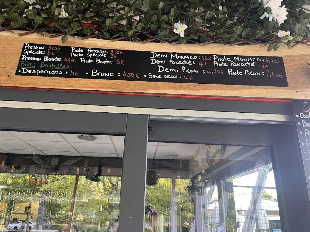 SNACK DU CAMPING EN ETE restaurant in Matour